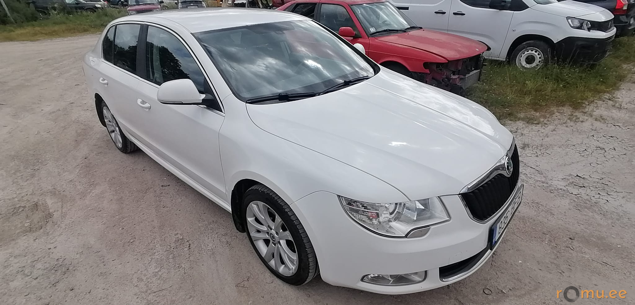Skoda Superb (2011) - Image 2