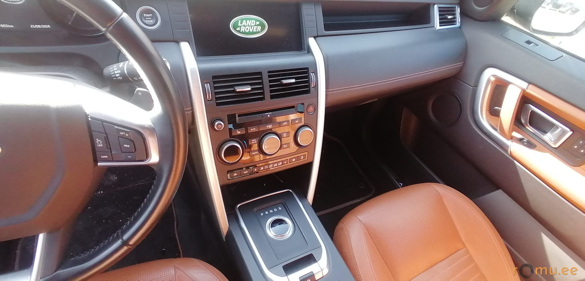 Land Rover Discovery Sport (2017) - Image 8