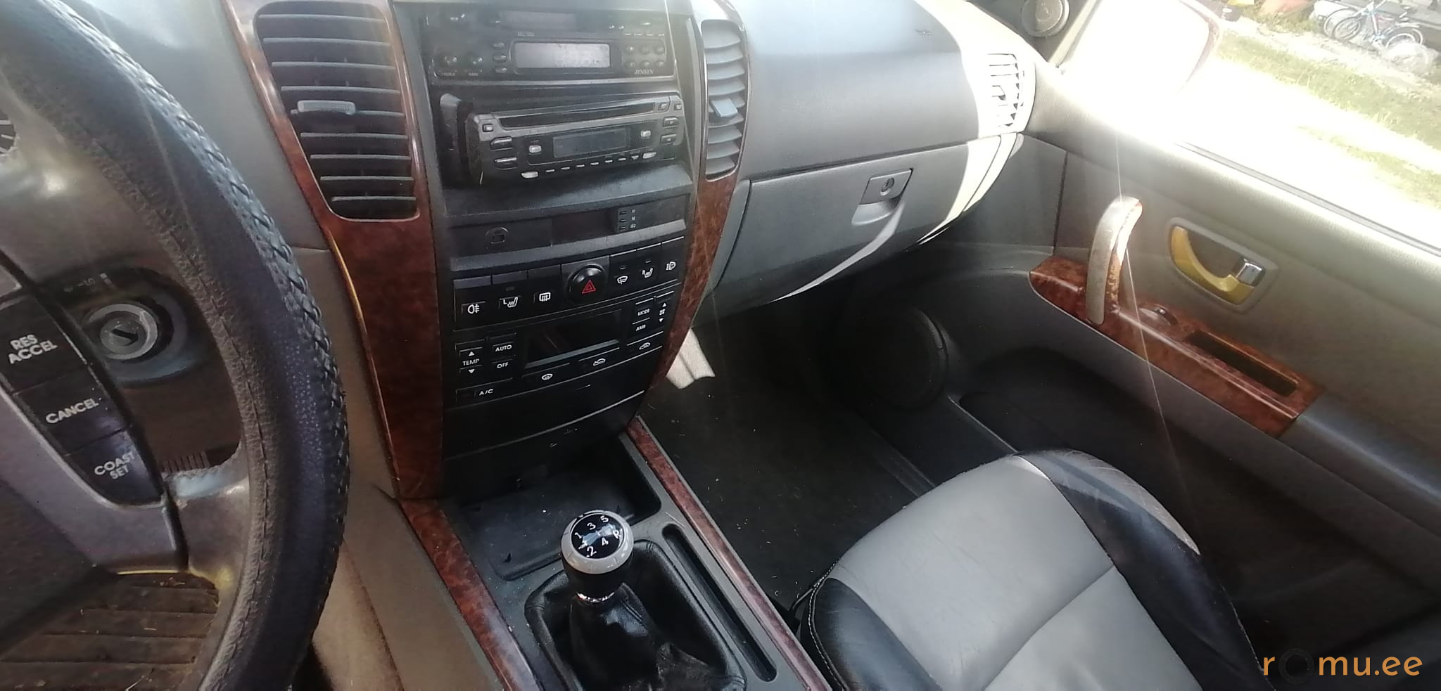 Kia Sorento (2003) - Image 8