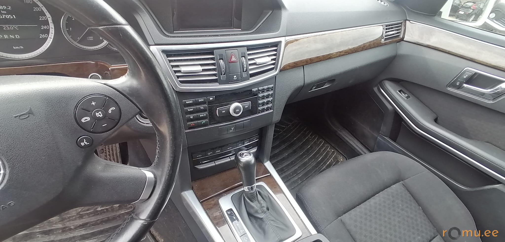 Mercedes-Benz E200 CDi (2010) - Image 7