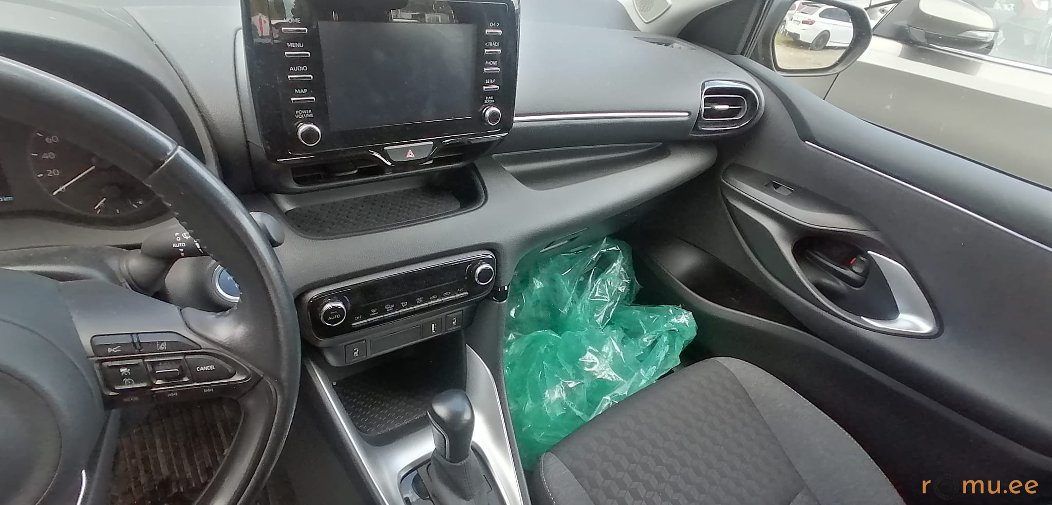 Toyota Yaris (2022) - Image 8