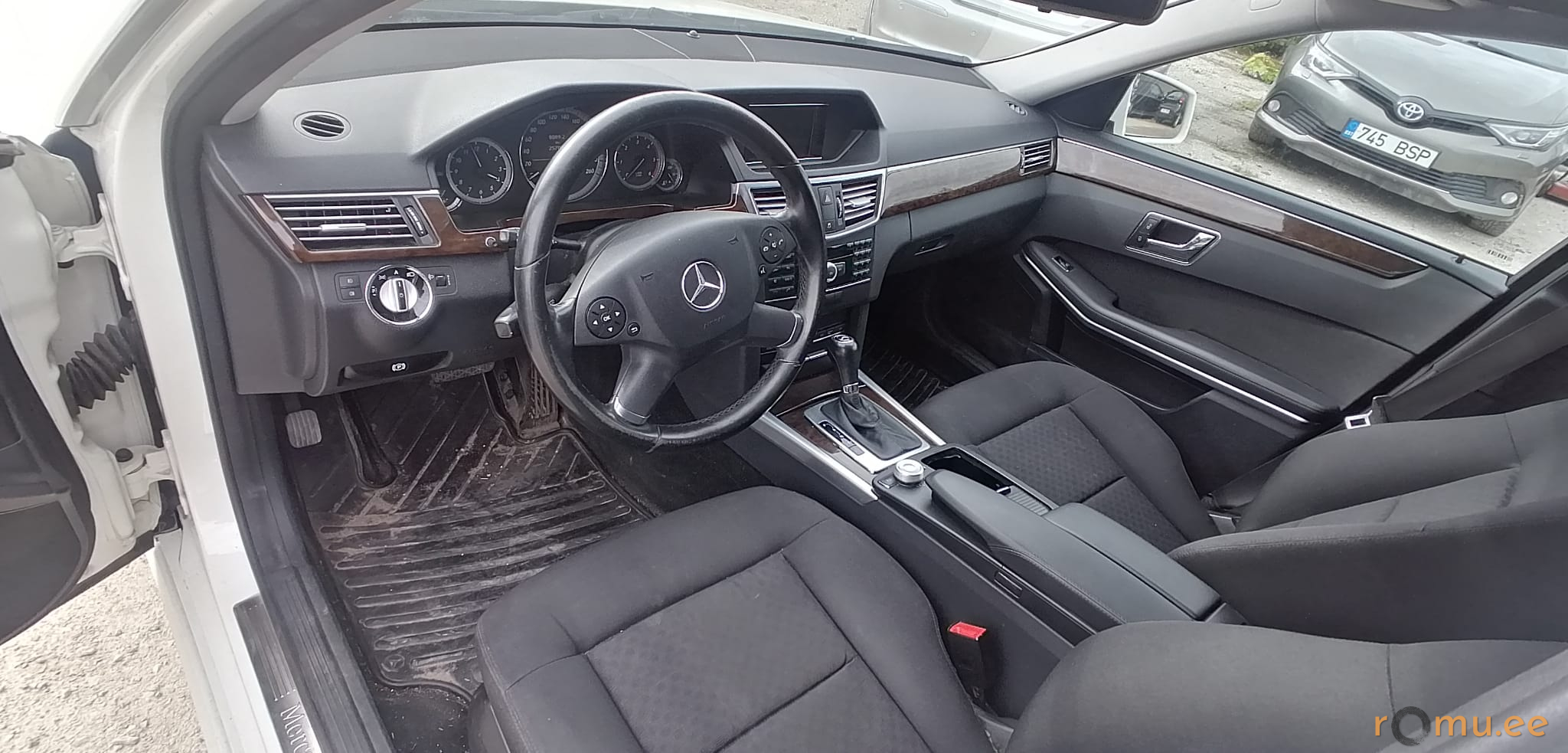 Mercedes-Benz E200 CDi (2010) - Image 6