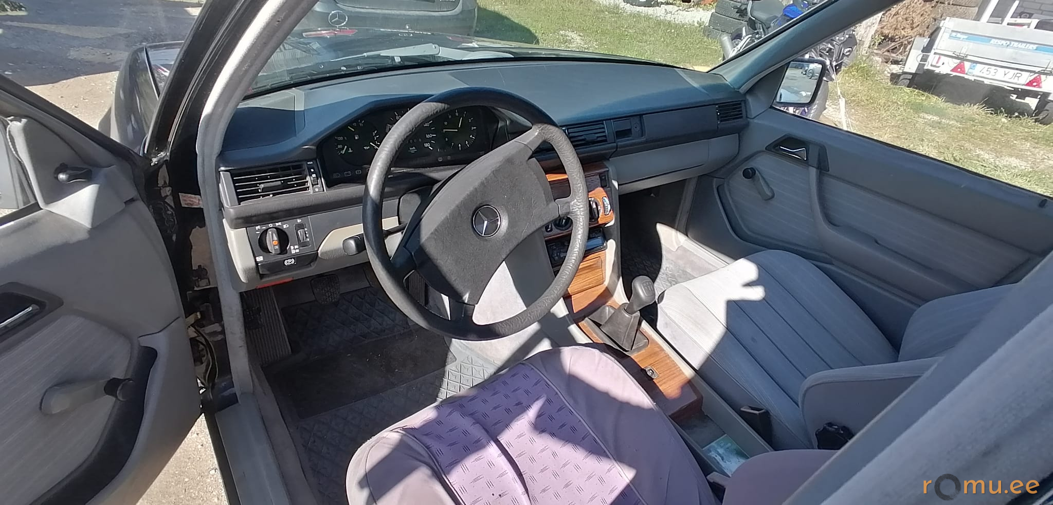 Mercedes-Benz 200d (1988) - Image 6