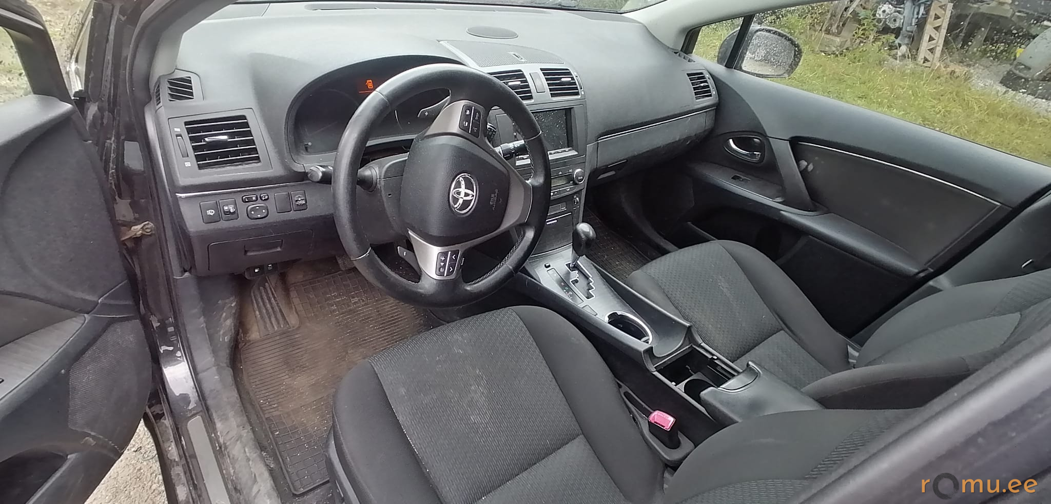 Toyota Avensis (2011) - Image 8