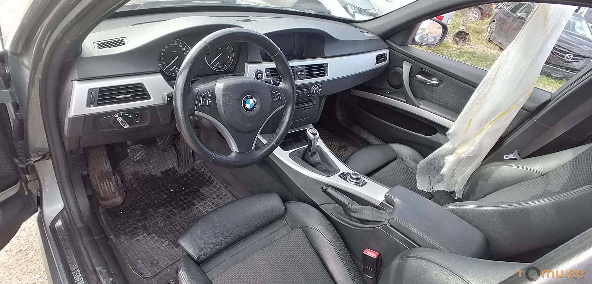 BMW 318d (2011) - Image 7