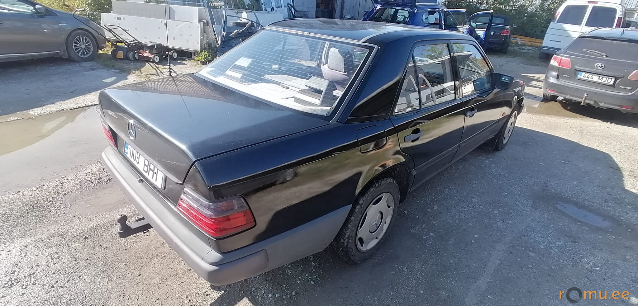 Mercedes-Benz 200d (1988) - Image 4