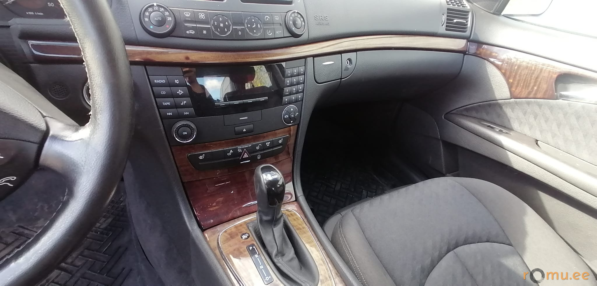 Mercedes-Benz E270 CDi (2002) - Image 7