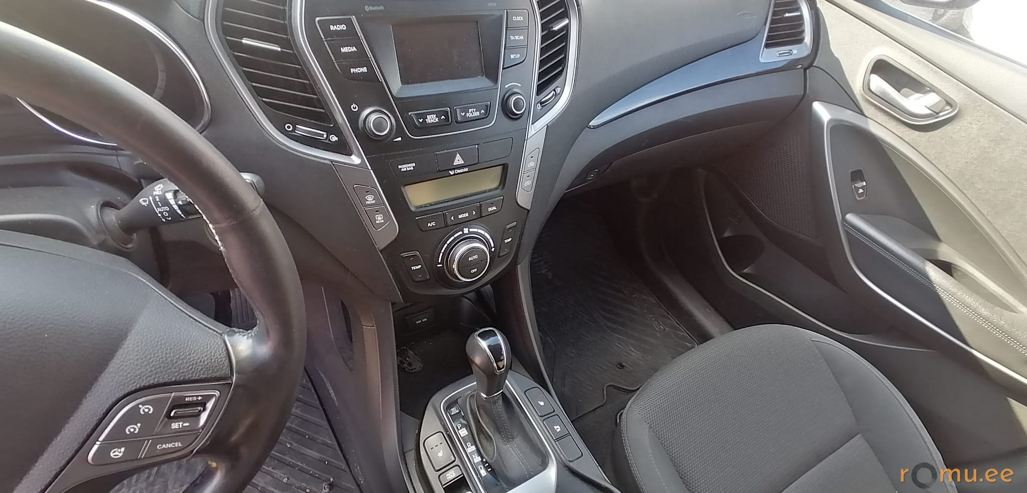 Hyundai Santa Fe (2013) - Image 8