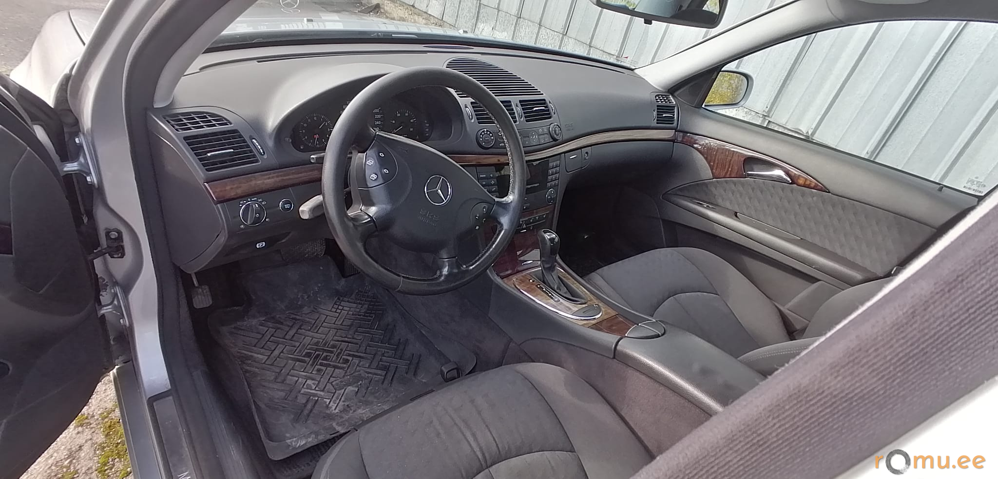 Mercedes-Benz E270 CDi (2002) - Image 6