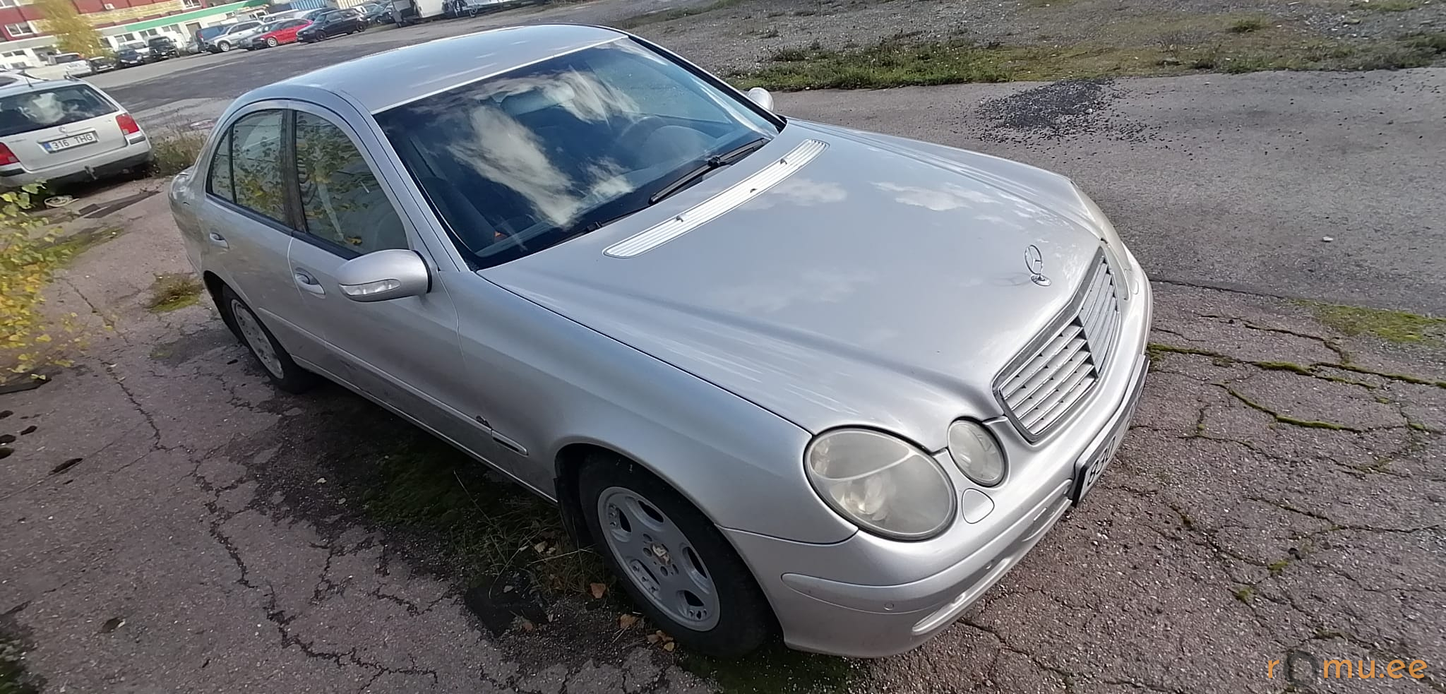 Mercedes-Benz E270 CDi (2002) - Image 2